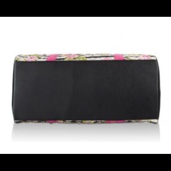 HOST PICK BETSEY JOHNSON Cruisin Quilted Weekender - Picture 4 of 5